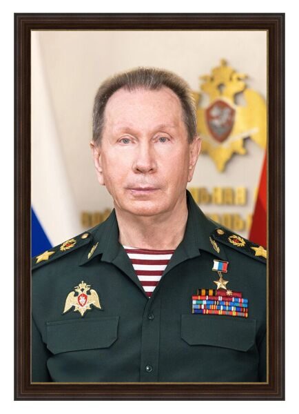 Виктор Васильевич Золотов Портрет на холсте 30х42см.